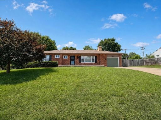 Spacious 3-Bedroom Home with Garage, Large Fenced Yard and Full Basement! Deposit Free Living Available via Obligo! – photo 1
