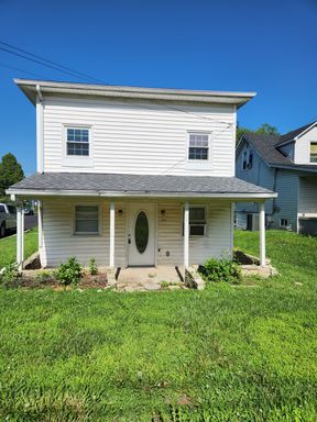Cozy 2 Bedroom Apartment in Berea with Utilities Included!