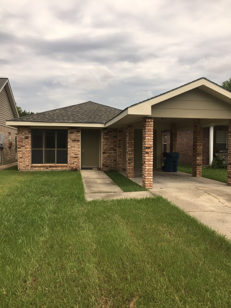 Lafayette House: 134 Sandest Dr