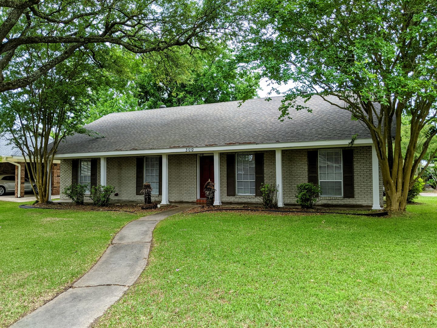 Lafayette House: 300 Highland Dr.