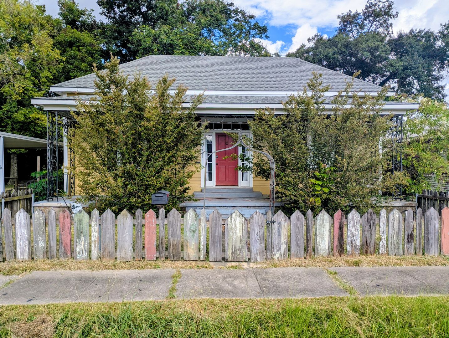 Lafayette House: 321 Elizabeth Avenue