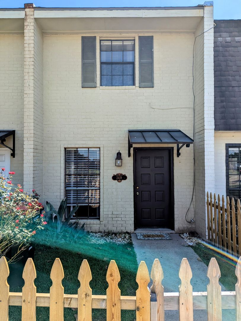 Lafayette House: 2419 Robley Dr.