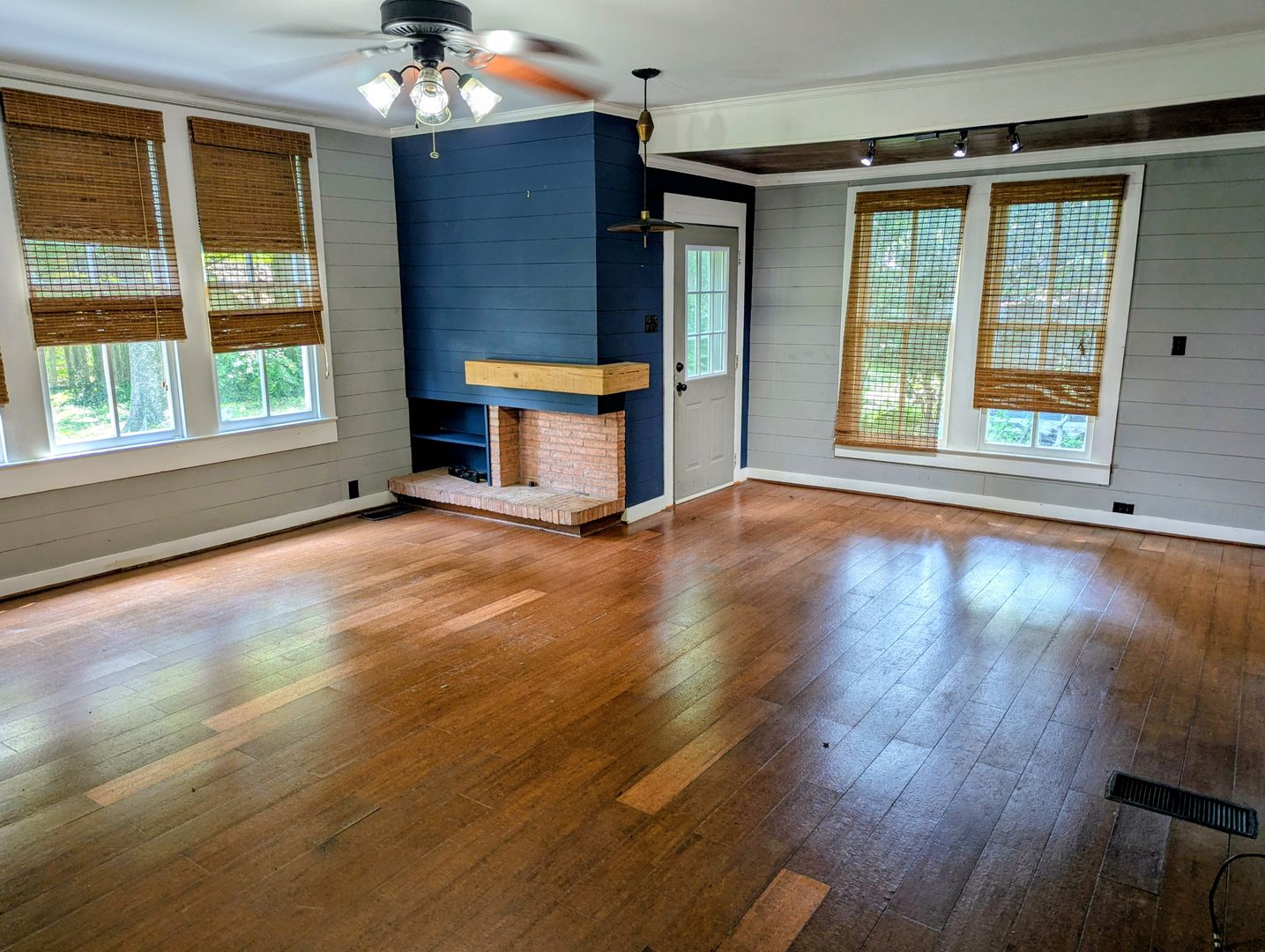 Lafayette House: 321 Elizabeth Avenue