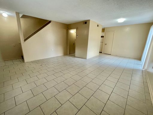 Townhouse: Southpark Subdivision – photo 1