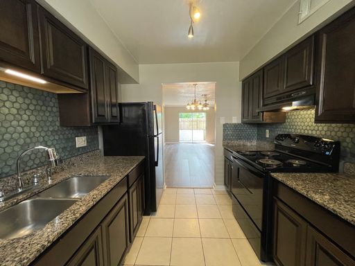 Townhouse: Cypress Village