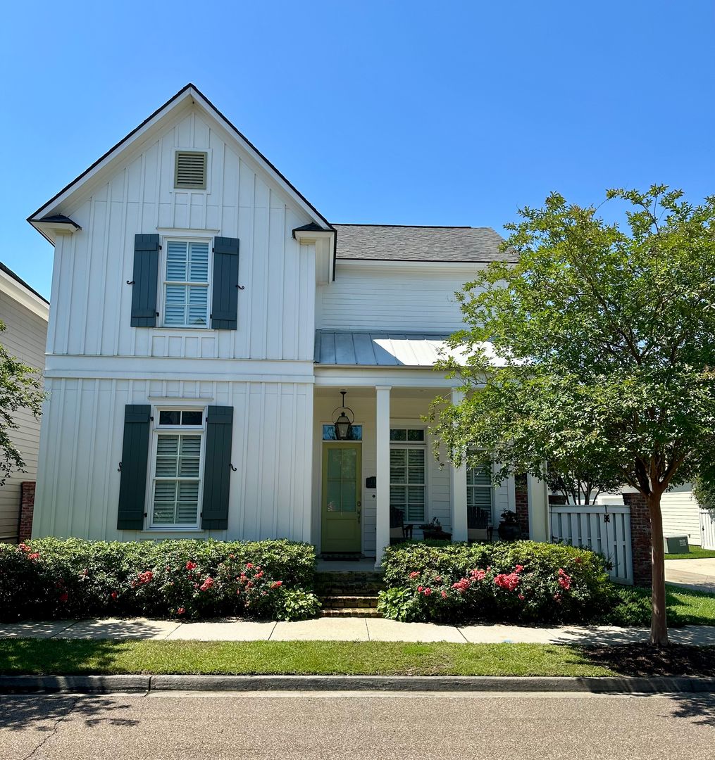 Zachary House: 1142 Memorial Sq.
