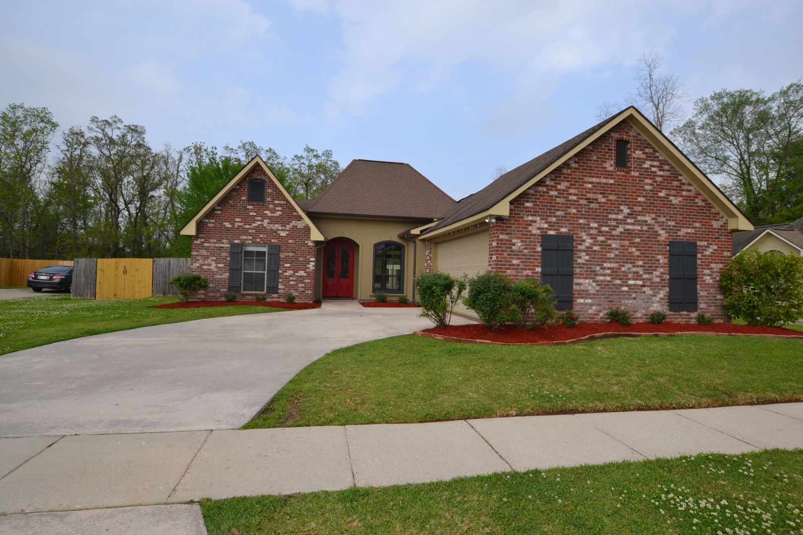 Zachary House: 2691 Woodbend Ave