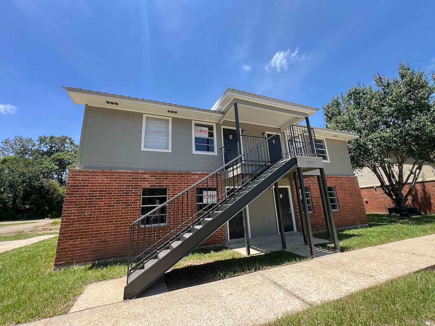 Baker Apartment: 5057 Baker Blvd
