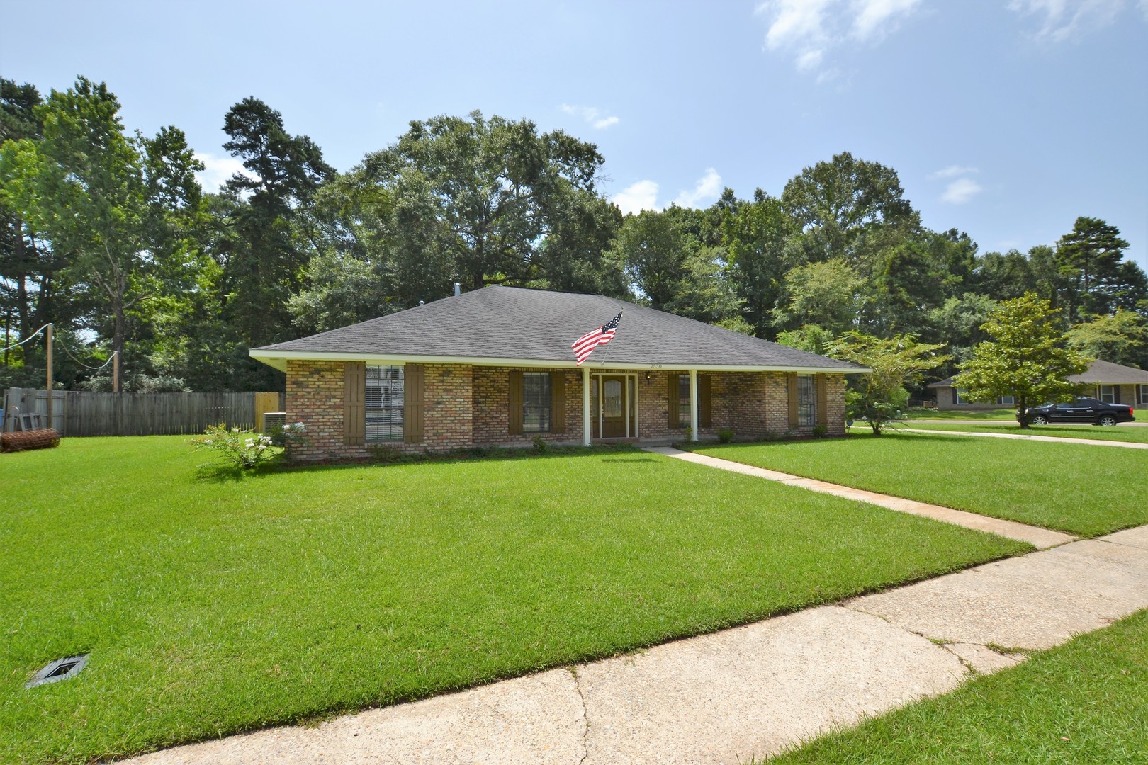 Denham Springs House: 2530 Chantulane Ave
