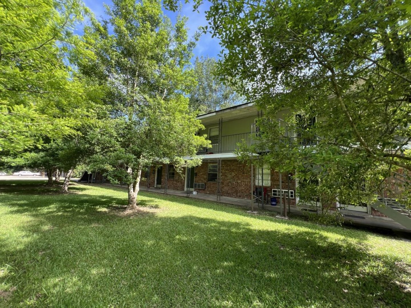 Zachary Apartment: 4114 Florida St