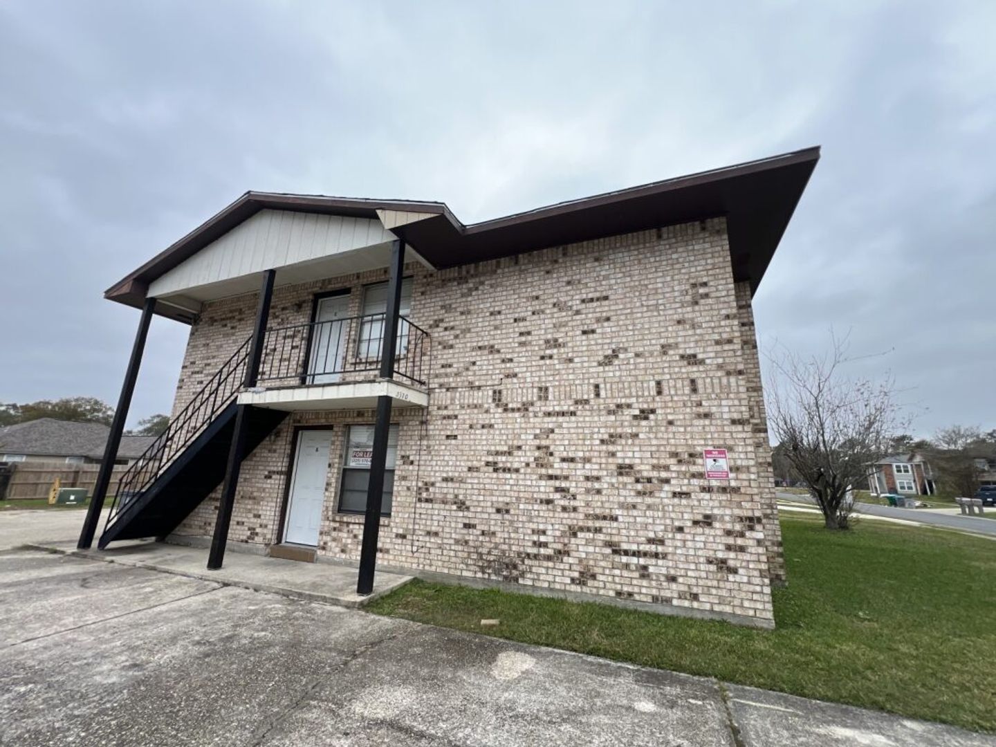 Baker Apartment: 5170 Weston St