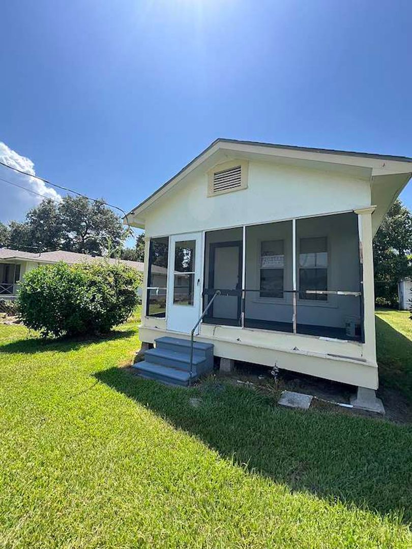 Baton Rouge House: 13313 Sunshine Rd.
