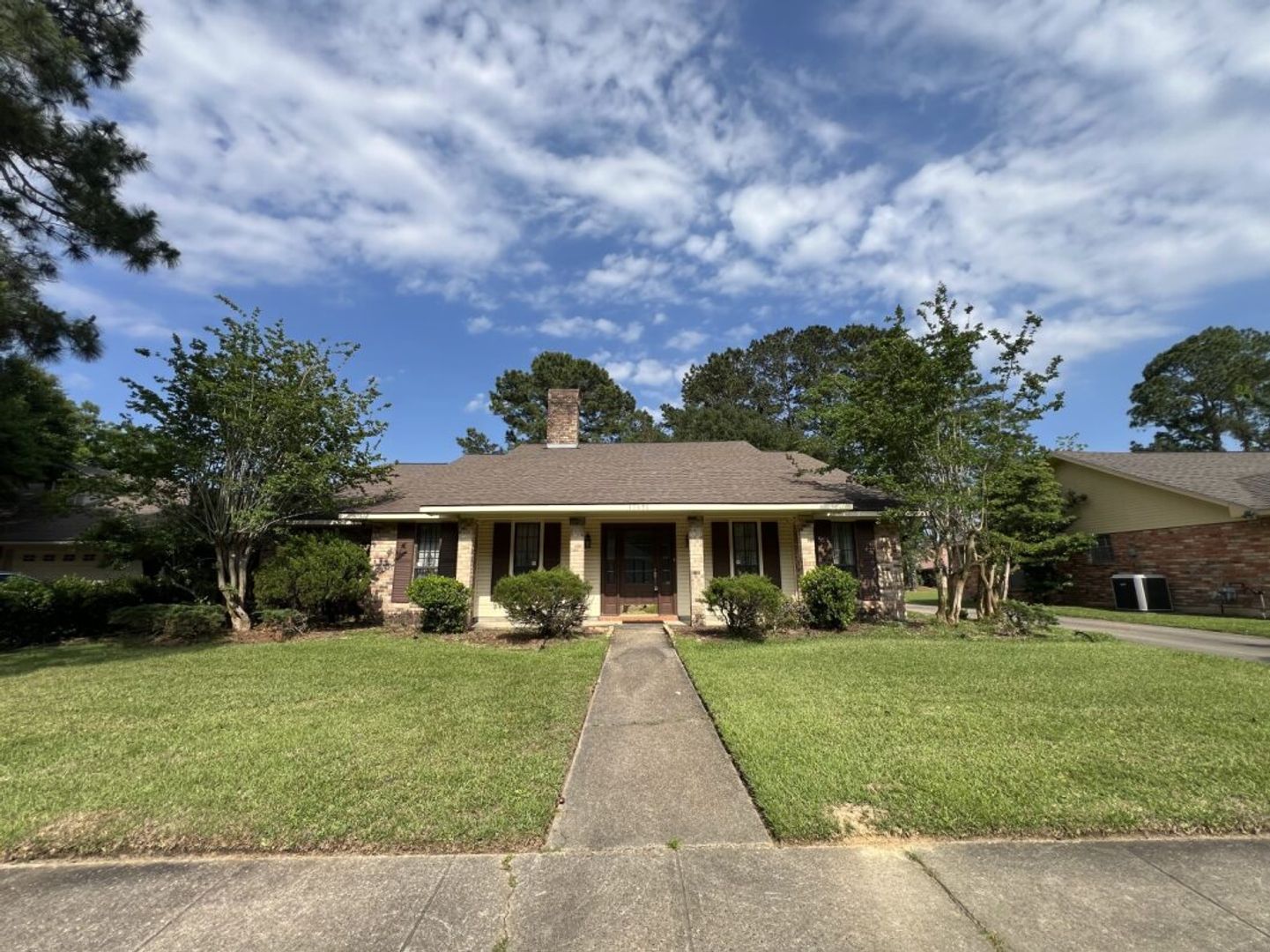 Baker House: 13936 Cayuga Dr