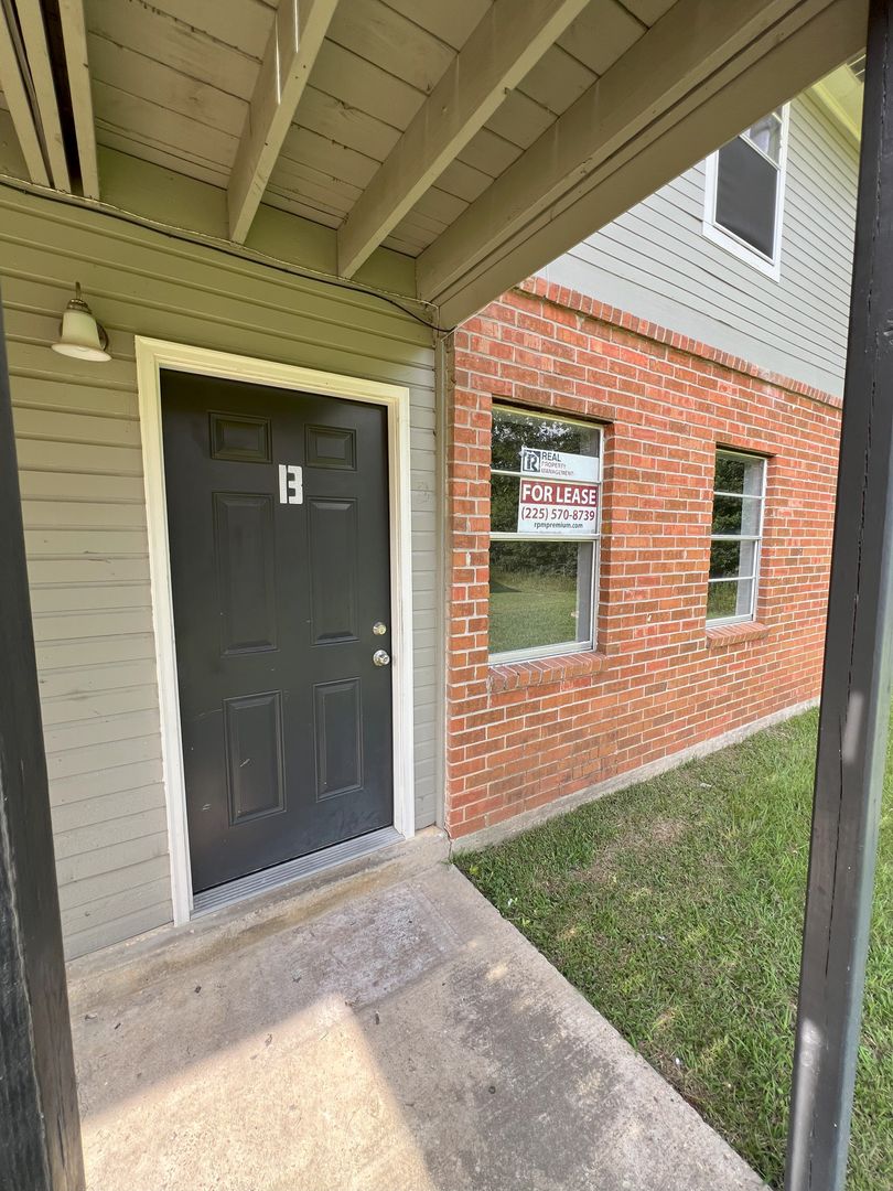 Baker Apartment: 5159 Baker Blvd.