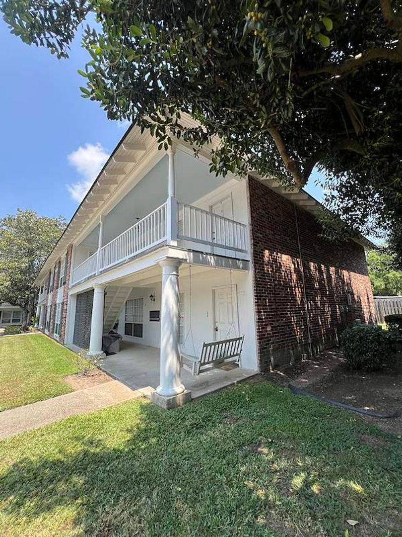 Baton Rouge House: 10438 Jefferson Hwy, Unit D