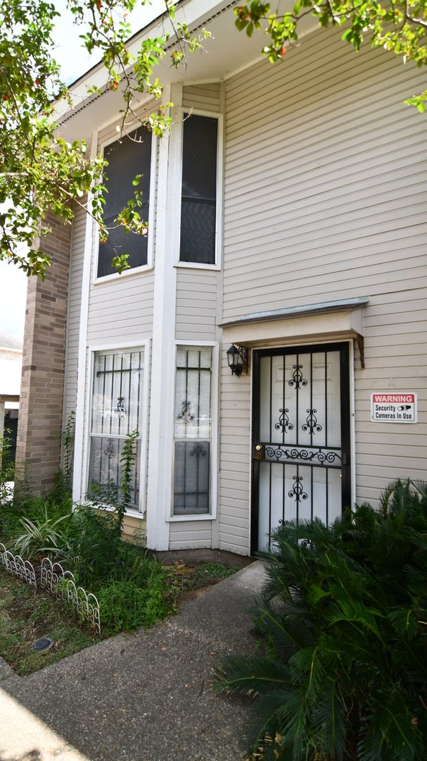 Baton Rouge Townhome: 1795 Boulevard De Province