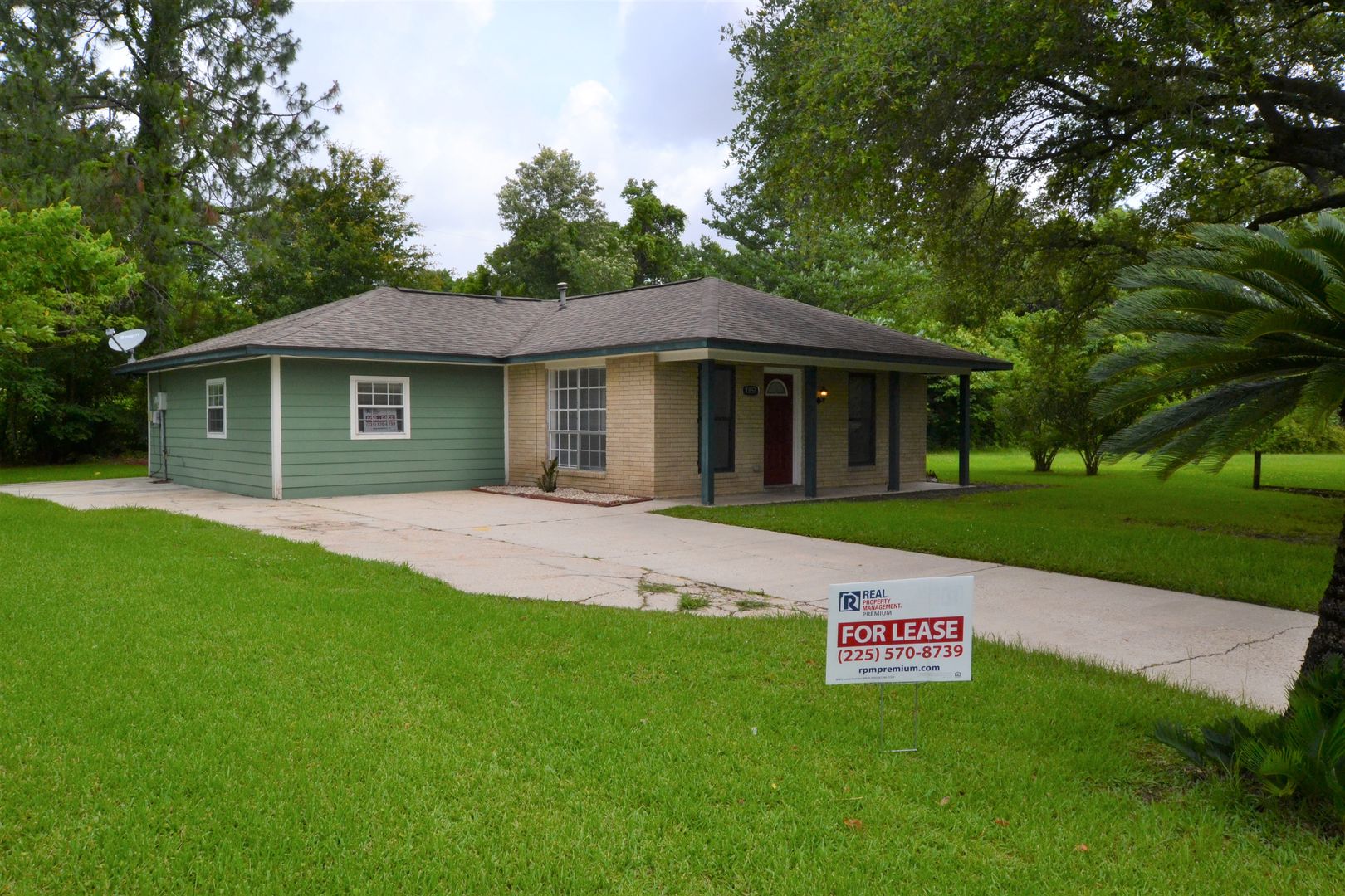 Baton Rouge House: 1857 Theron Dr