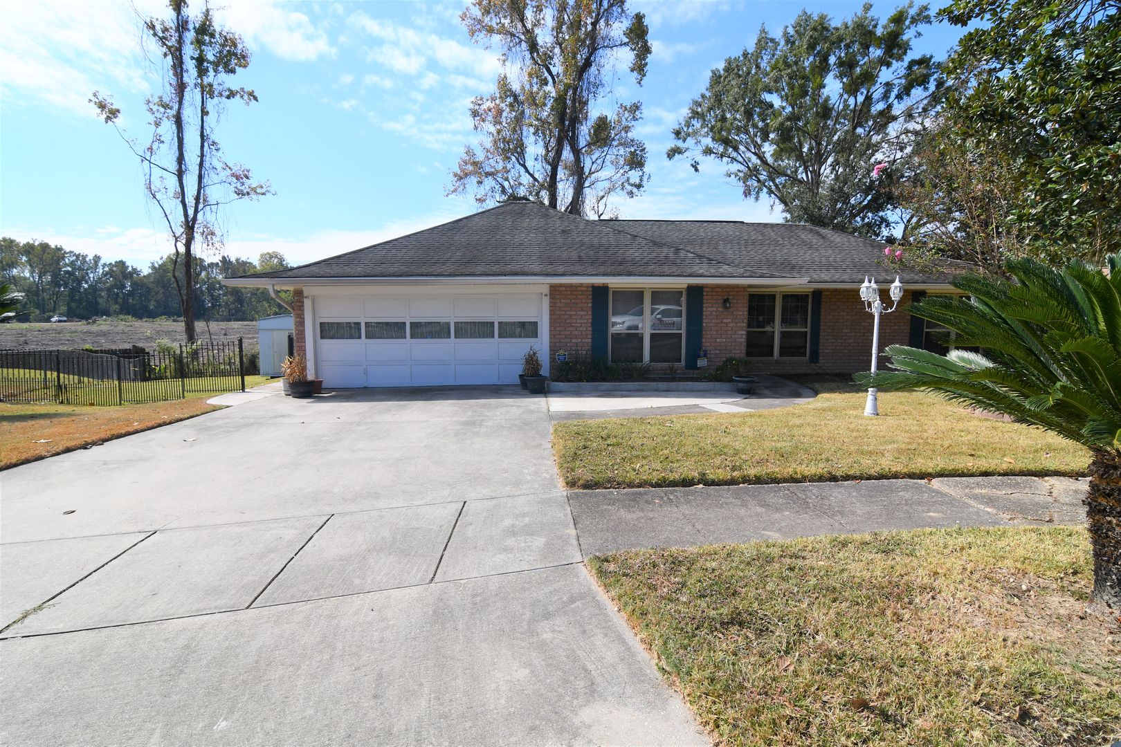 Baton Rouge House: 7720 Kings Hill Ave