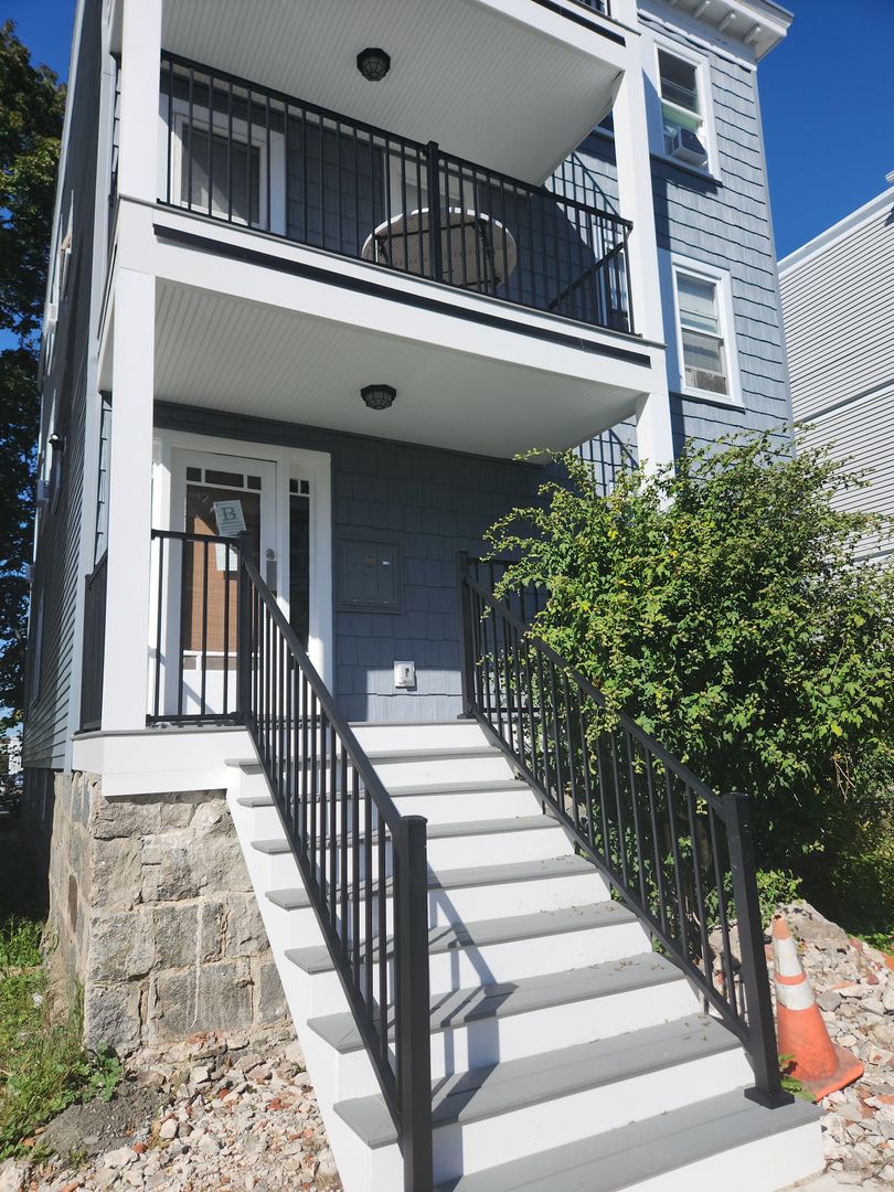 Dorchester Apartment: 64 Whitten St.