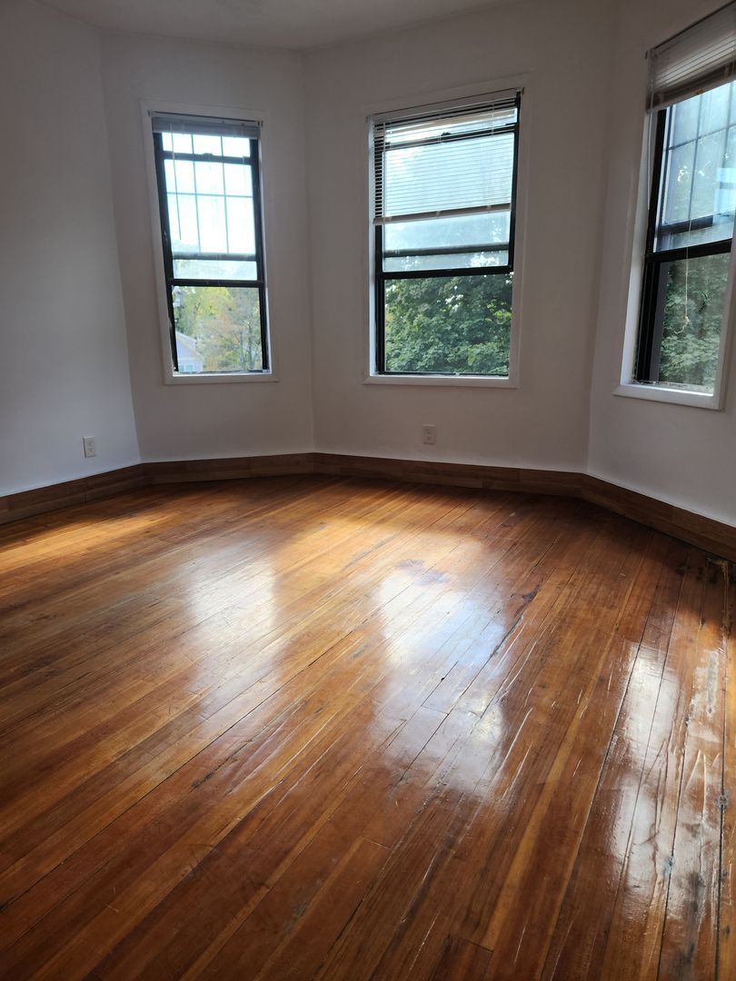 Dorchester Apartment: 28-30 Michigan Ave