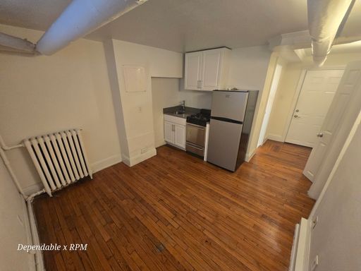 Cozy Ground Level Studio on Beacon Hill Available Now For Rent. – photo 1