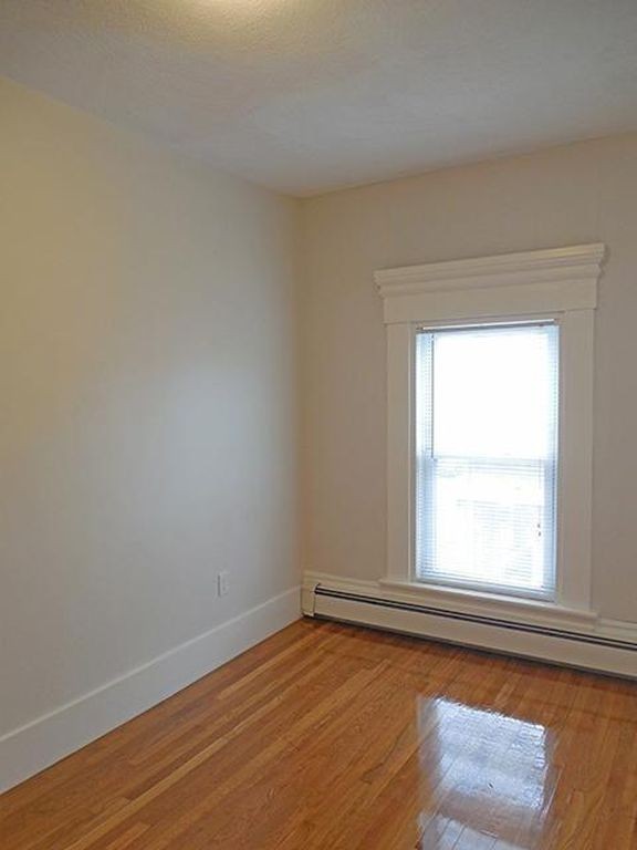 Somerville Apartment: 17 Webster St