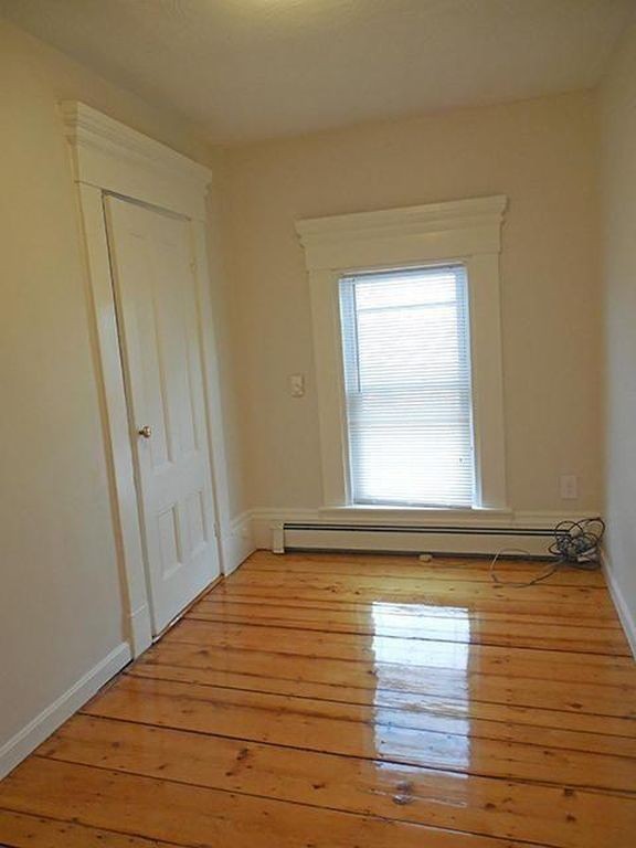 Somerville Apartment: 17 Webster St