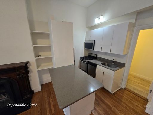 Charming Studio Available on Charles Street Now! – photo 1