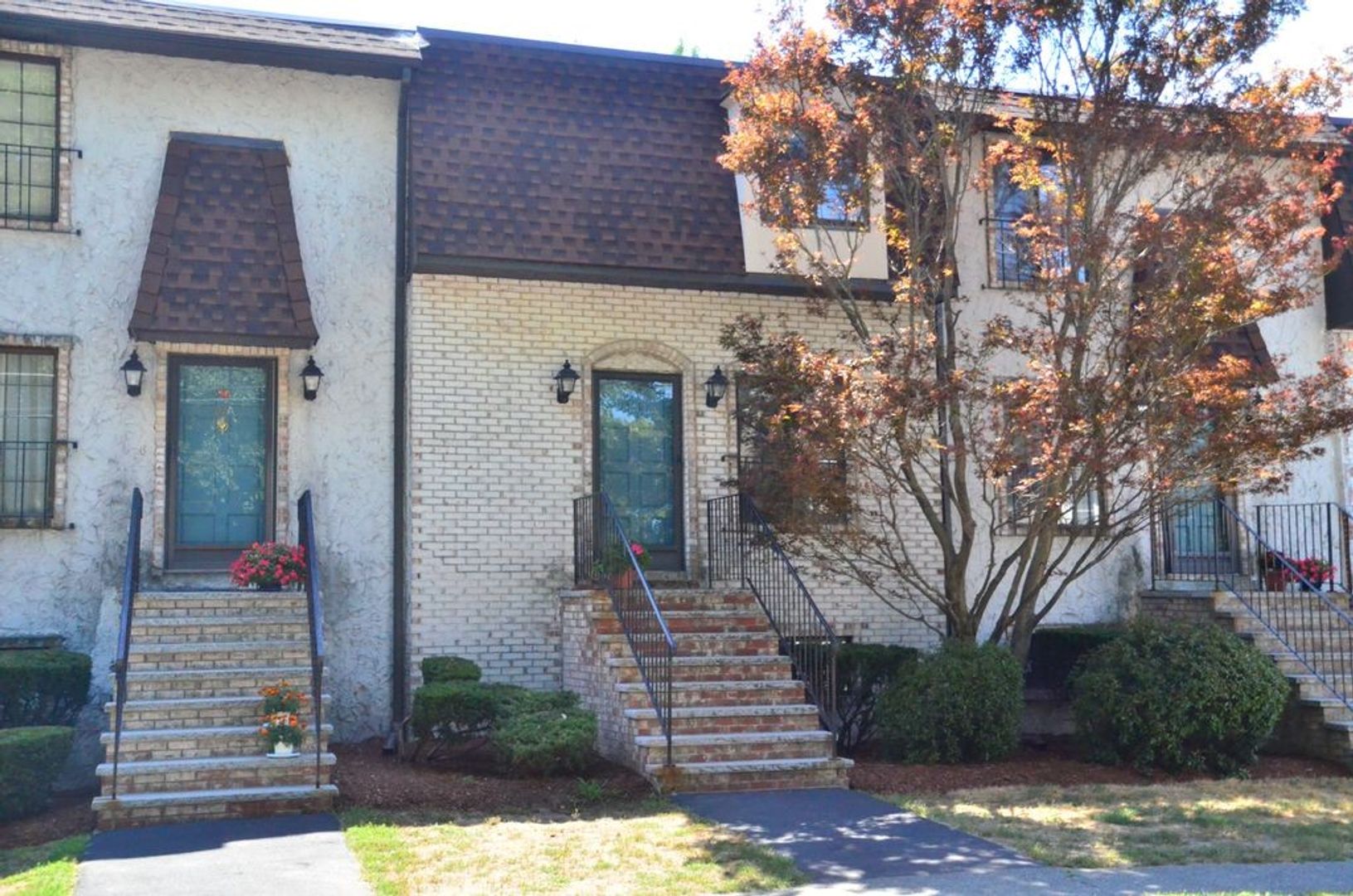 Wakefield Townhome: 20 Bennett Street Unit B