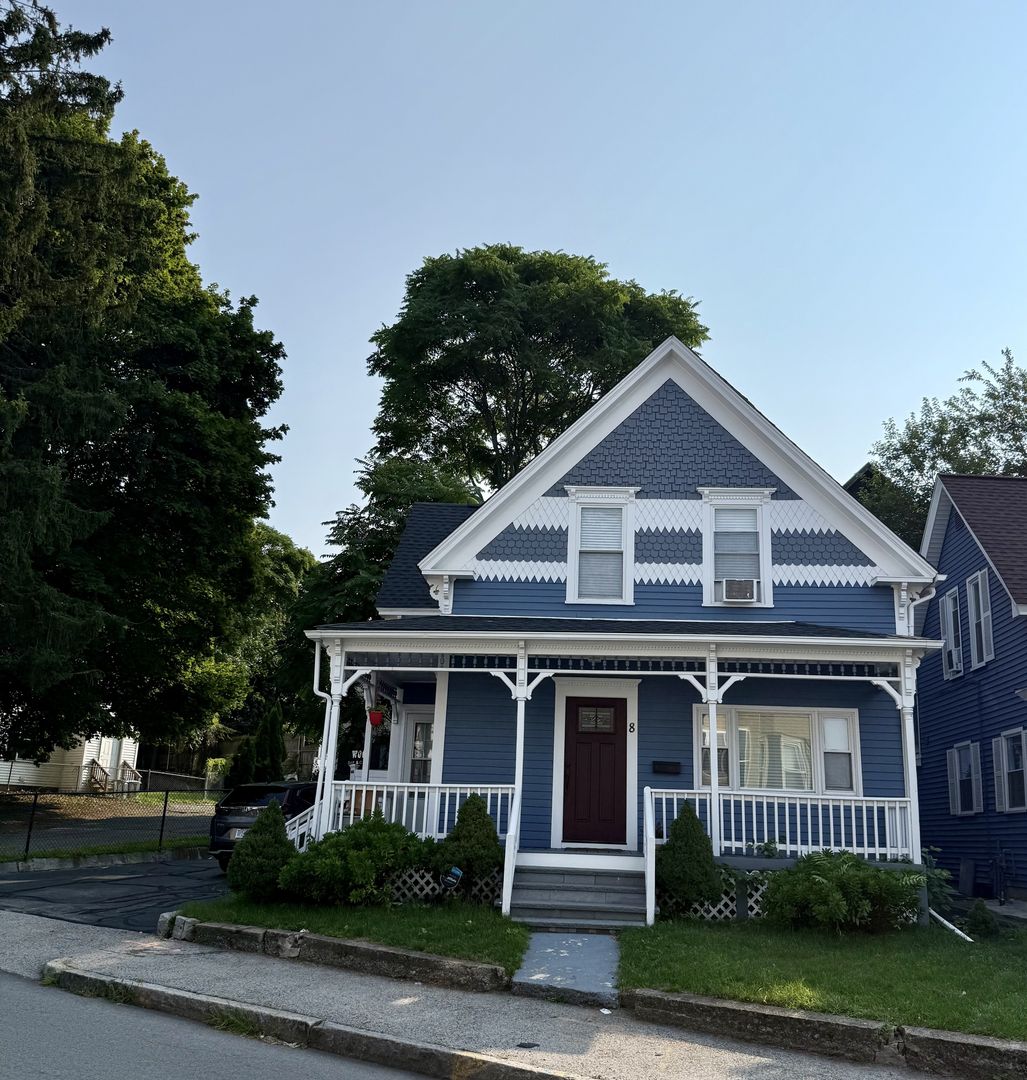 Worcester House: 8 Adams Street
