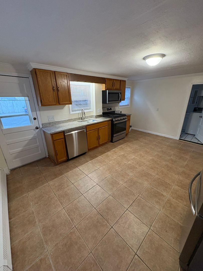 Milford Apartment: 4 - 6 Oliver Ct