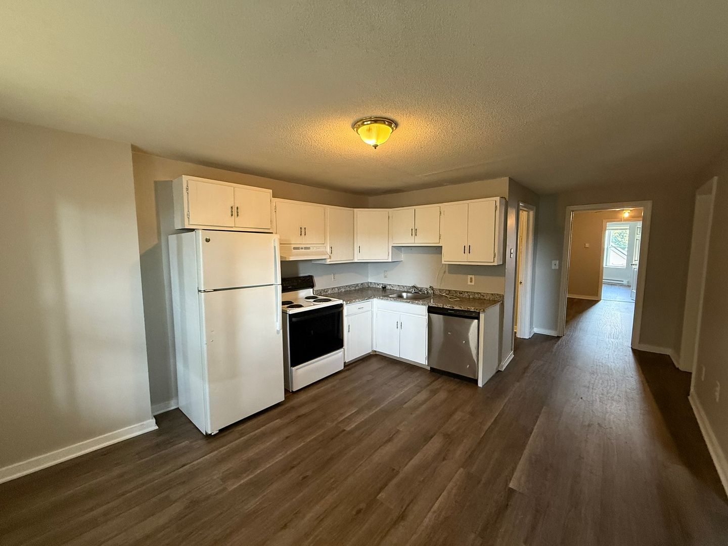 Chicopee Apartment: 828 Chicopee St