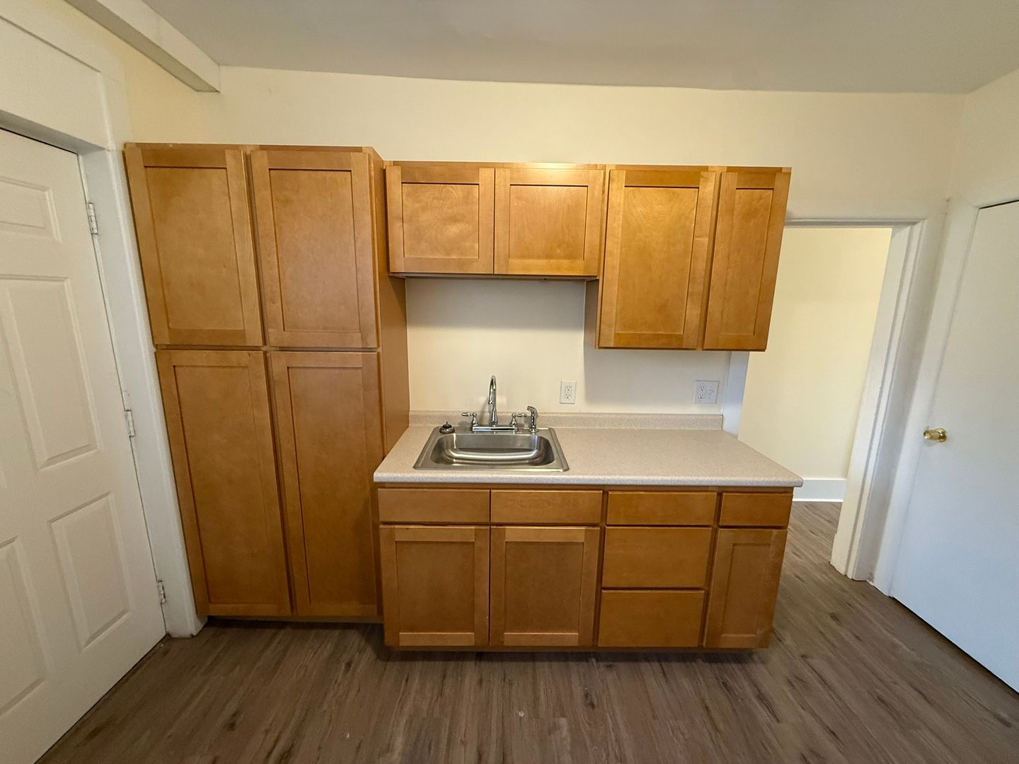 Springfield Apartment: 2718 Main St.