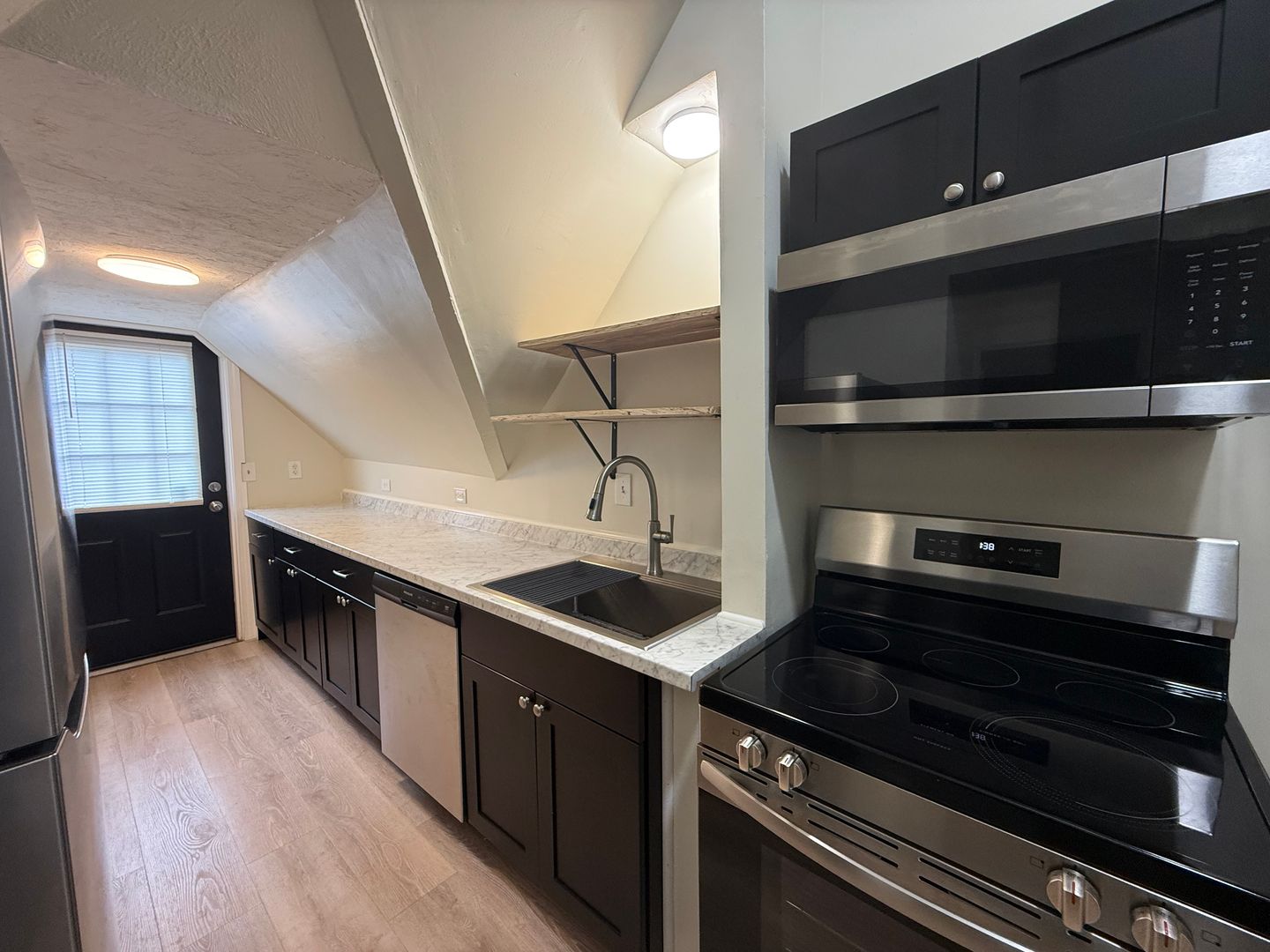 Chicopee Apartment: 114 Hampden St