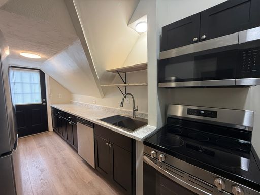 Completely Remodeled 2 Bedroom Unit in Chicopee Center!