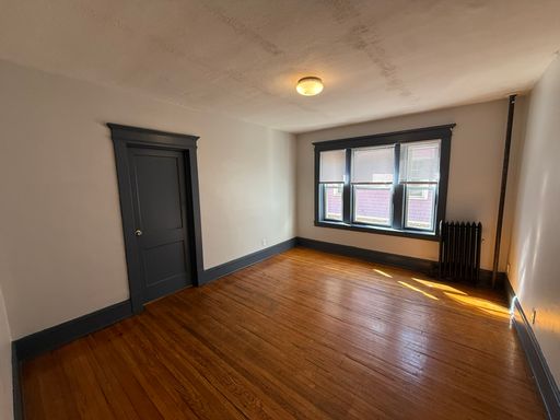 One Bedroom Apartment In Springfield! Heat and Hot Water Included.
