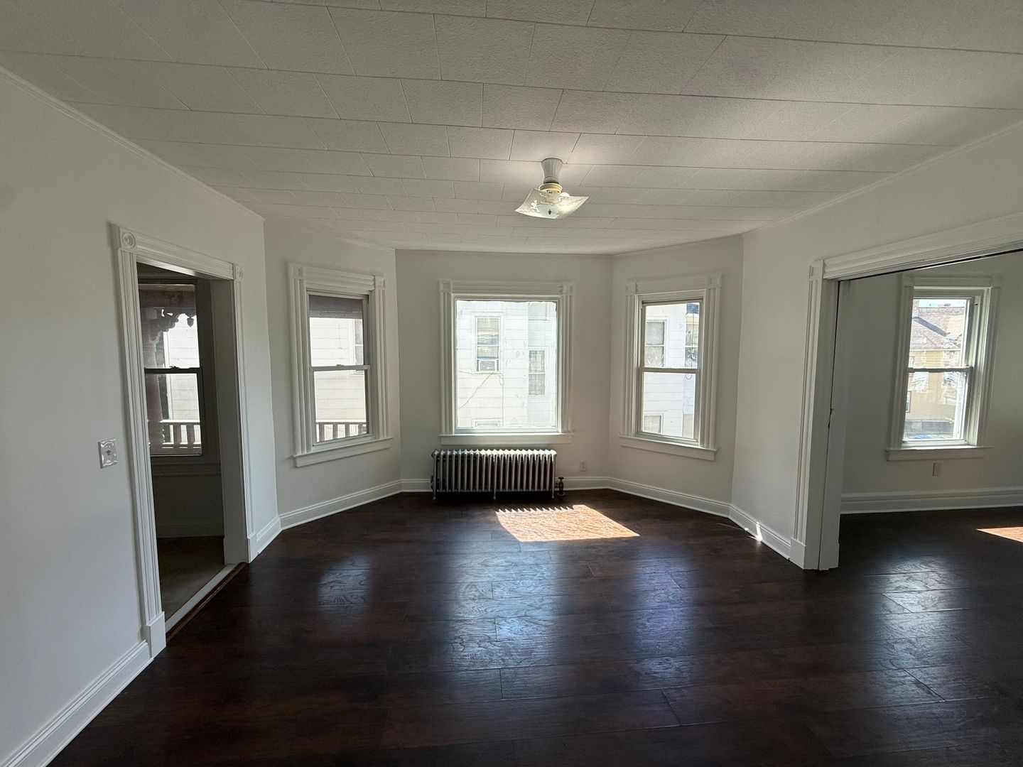 Springfield Apartment: 51 Acushnet Ave.