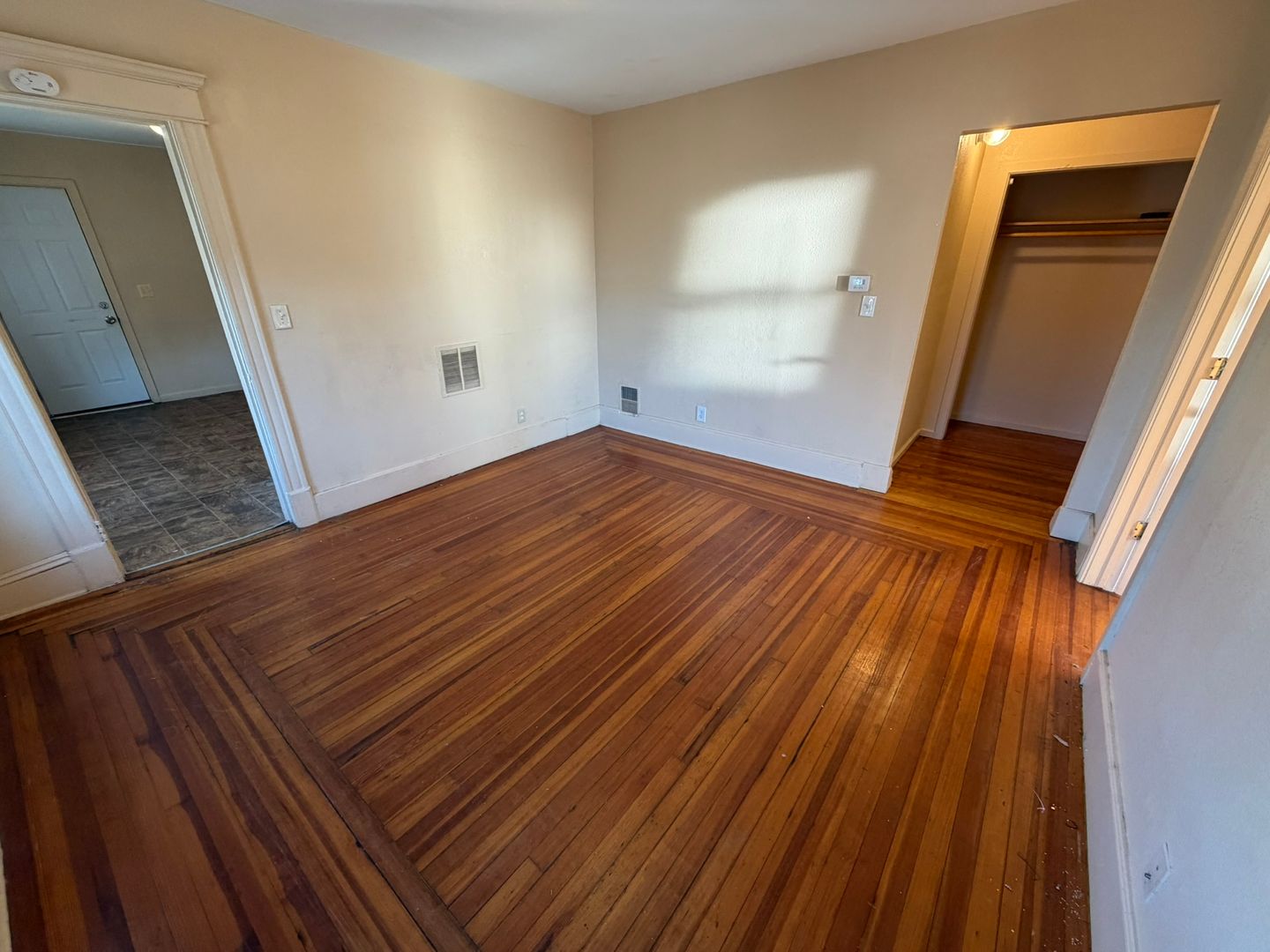 Springfield Apartment: 242-244 Orange St