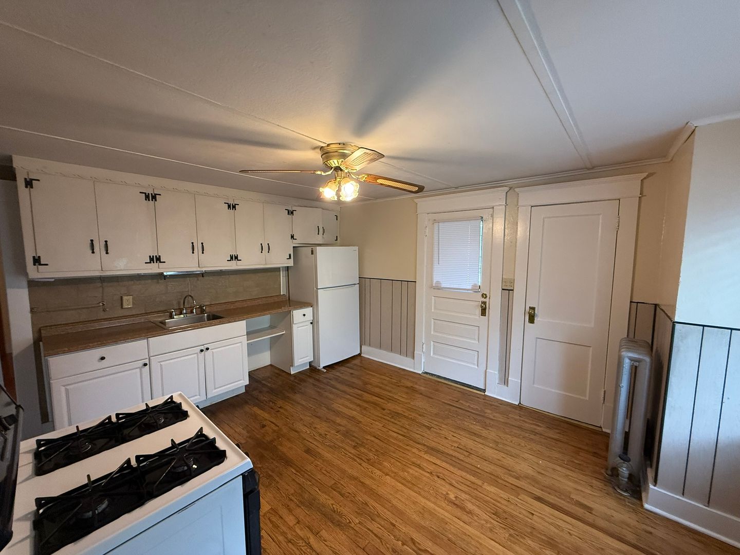 Chicopee Apartment: 232 Hampden St.