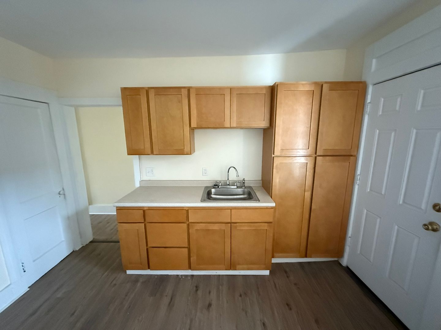 Springfield Apartment: 2718 Main St.
