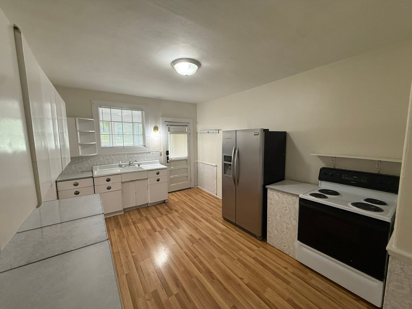Amherst Apartment: 986 South East St