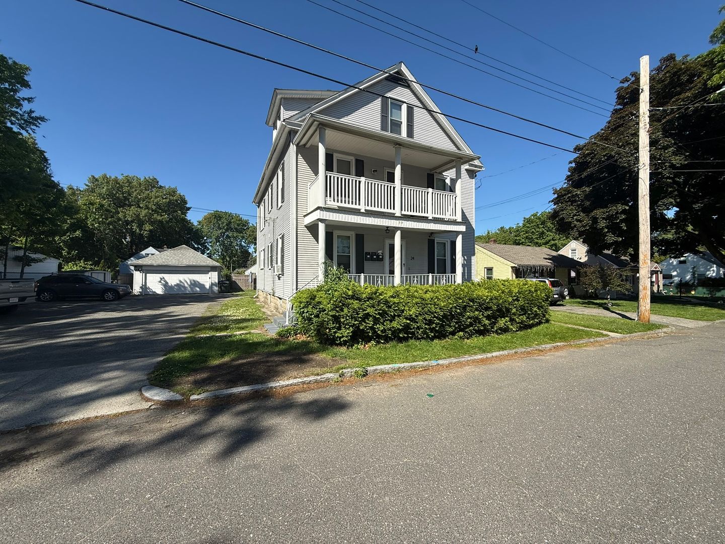 Springfield Apartment: 24 Davis St