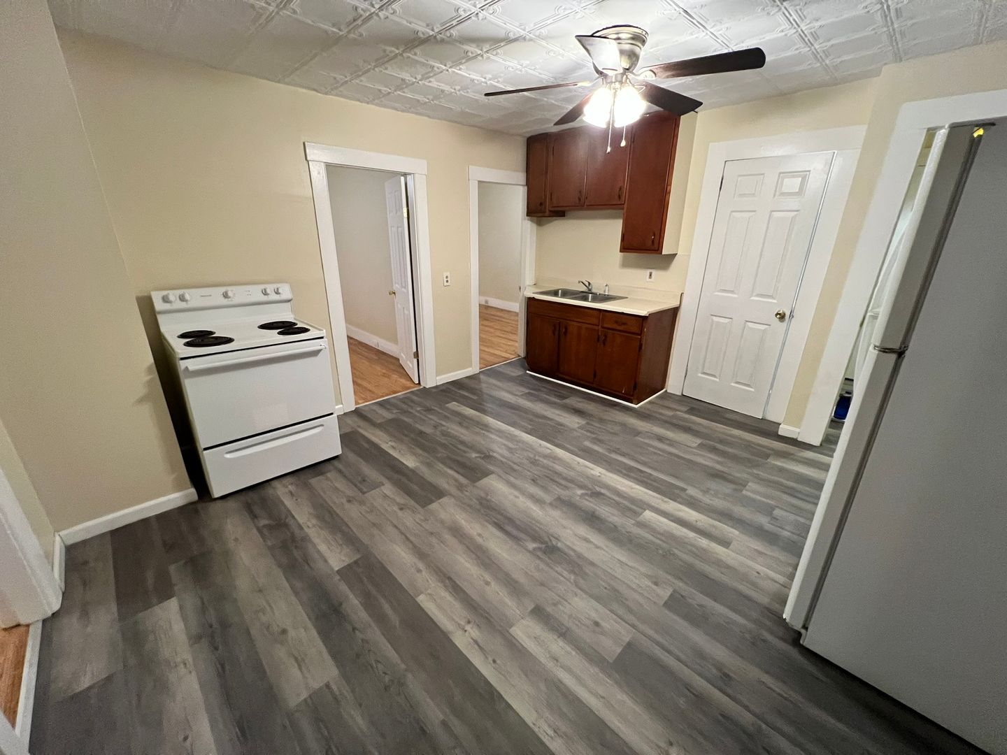 Ware Apartment: 23-25 Dale St