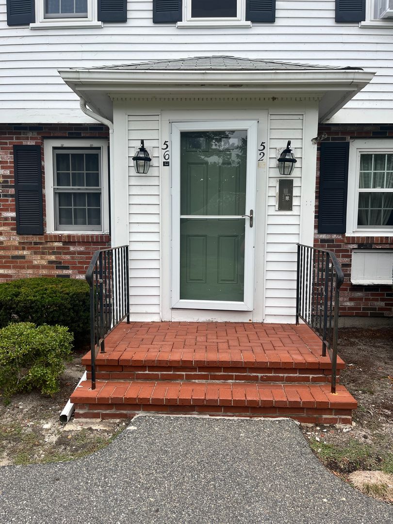 West Yarmouth House: 222 Buck Island Rd