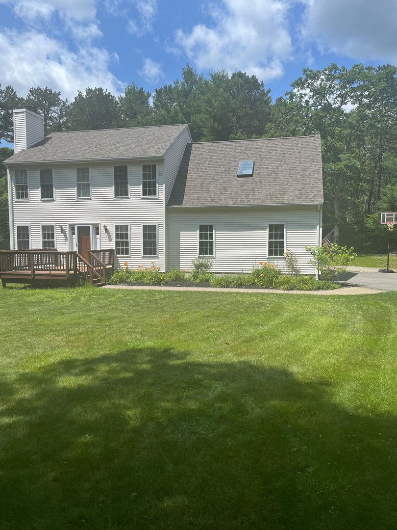 Forestdale House: 7 Racoon Ln