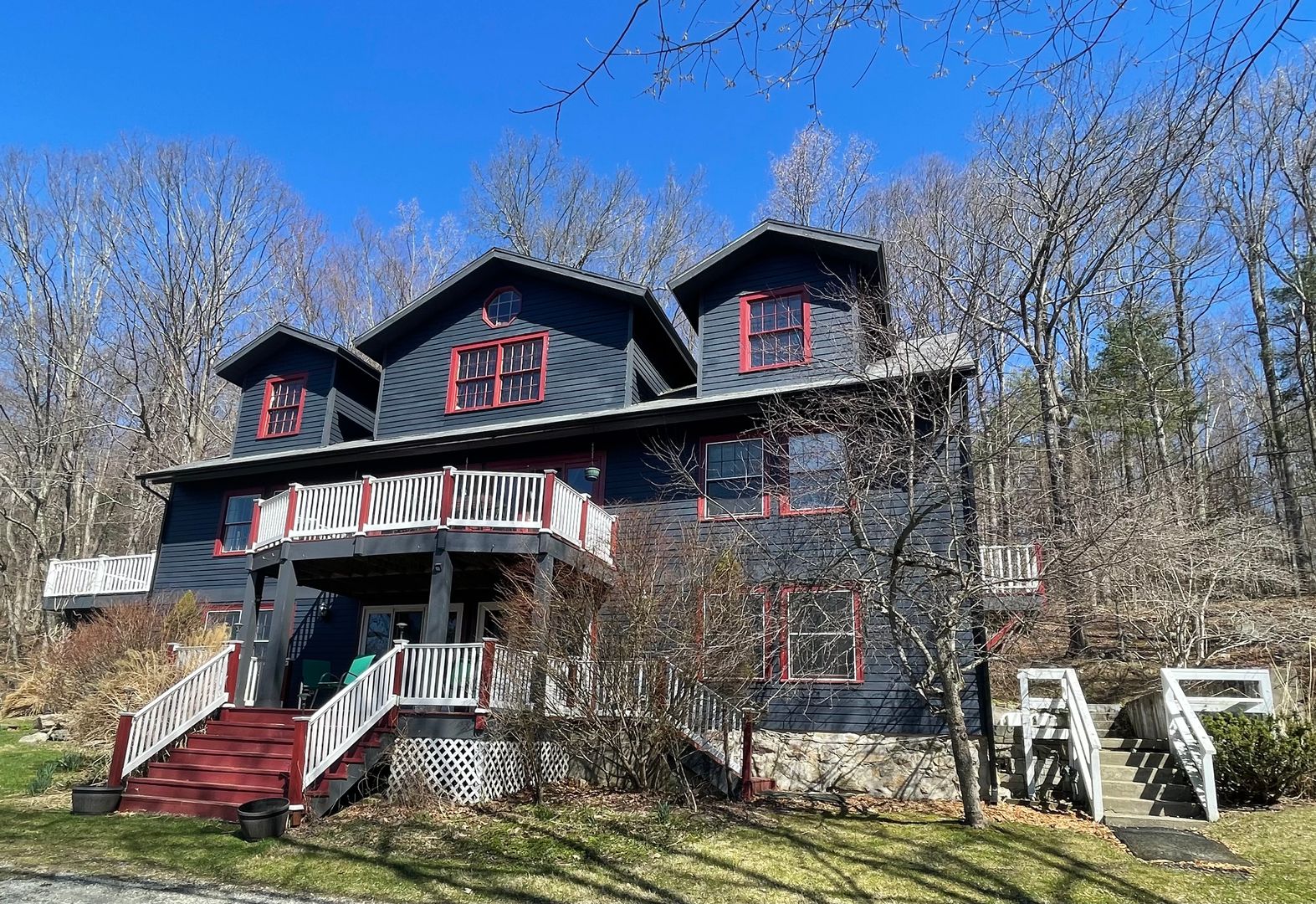 Great Barrington Apartment: 182 Division Street