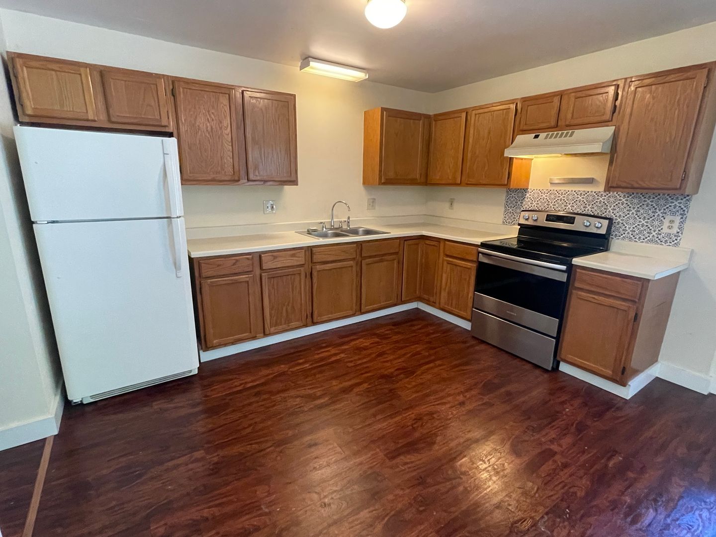 Adams Apartment: 17 Temple St - B