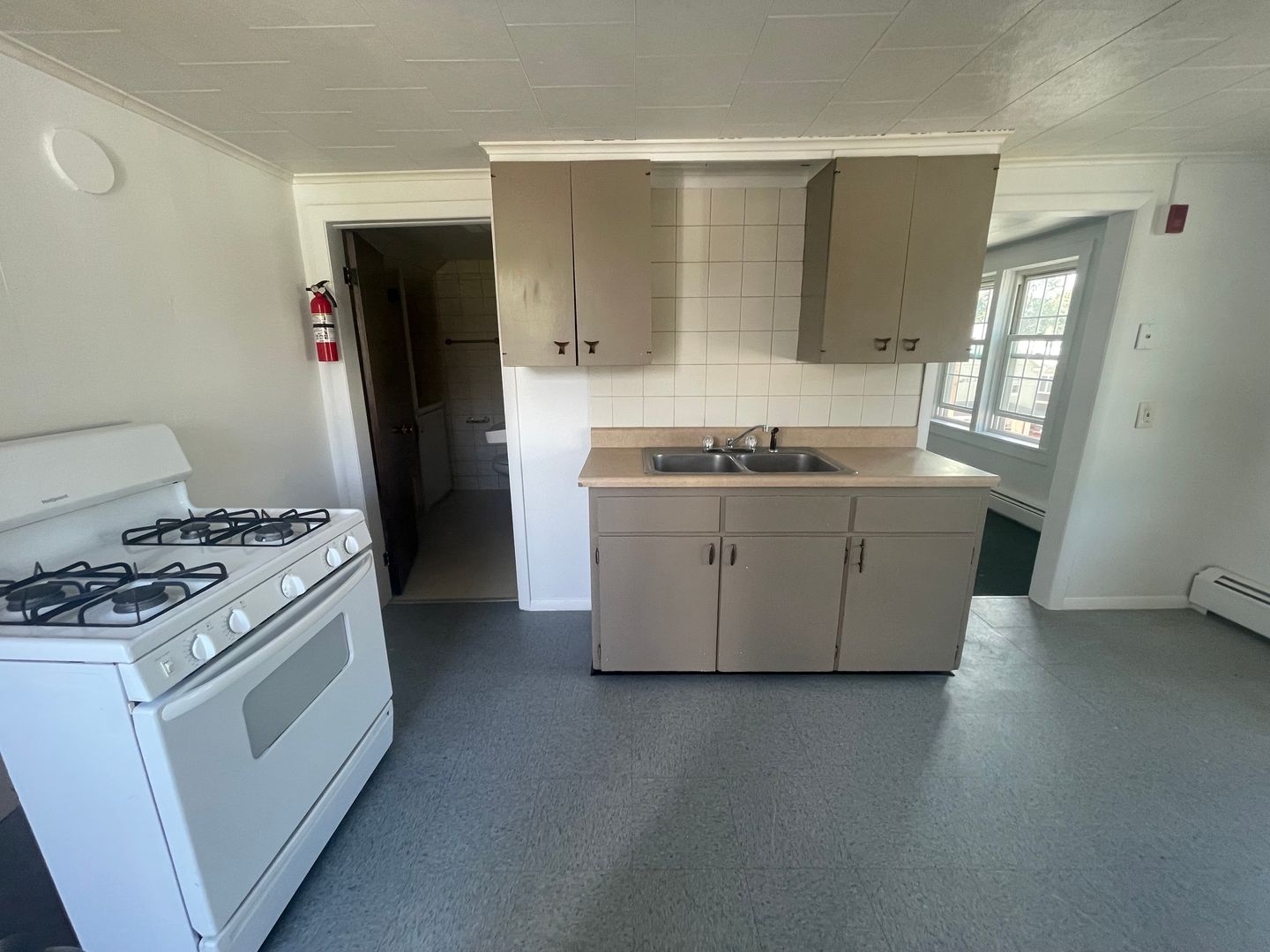 Adams Apartment: 12-14 E Hoosac Street - Unit 5