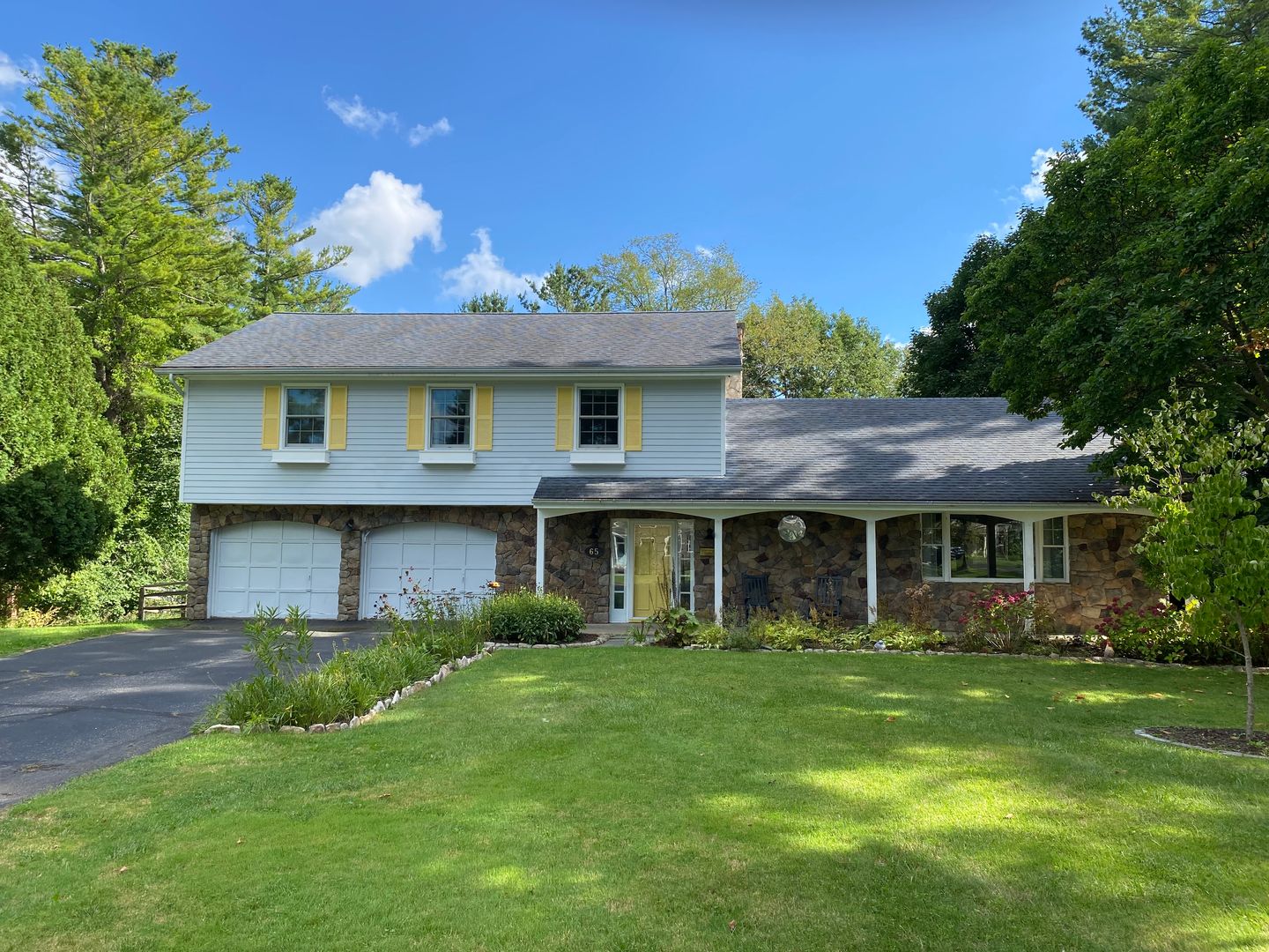 Pittsfield House: 65 Leroi Drive