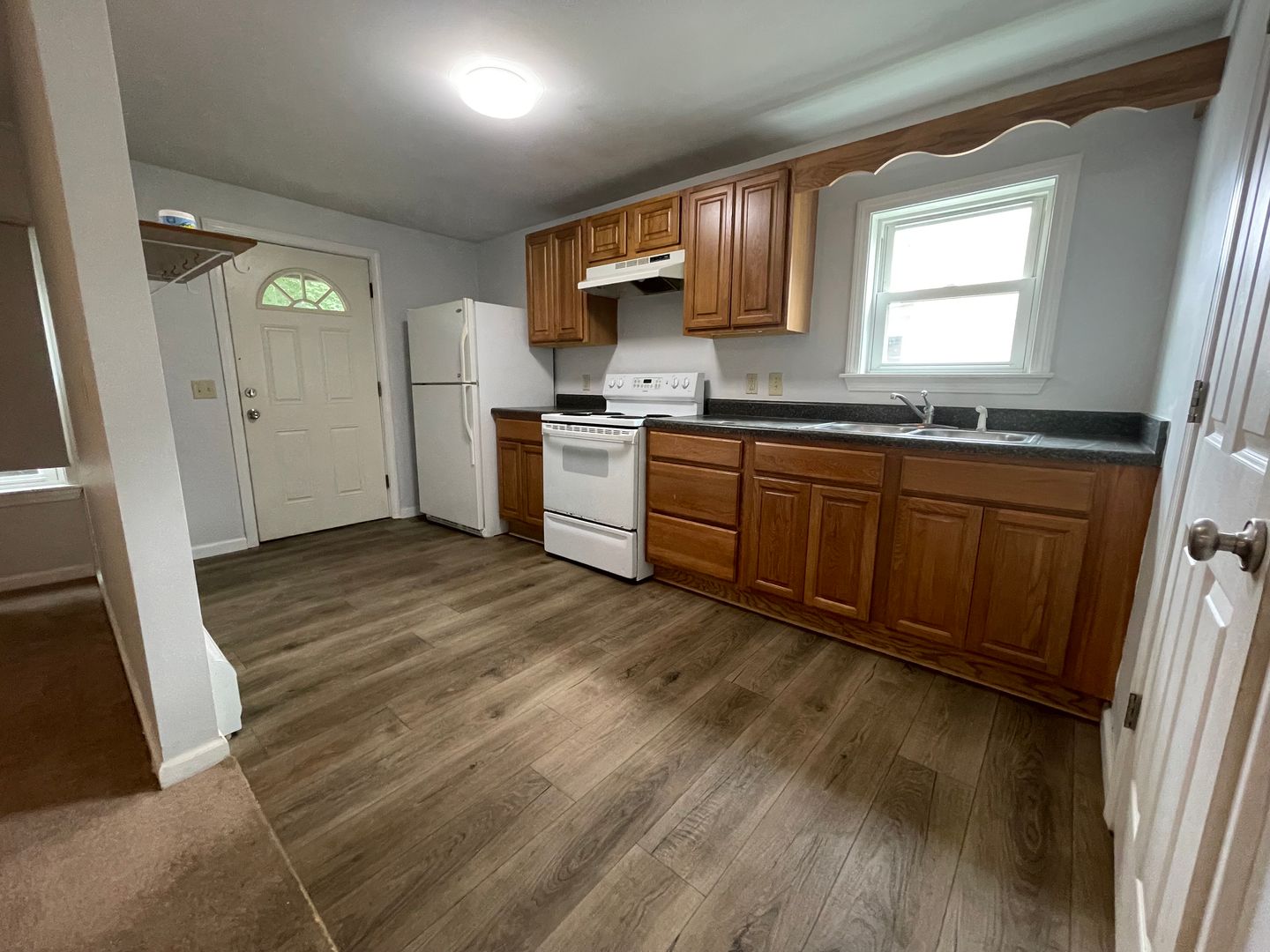 Adams Apartment: 112 Columbia St - C